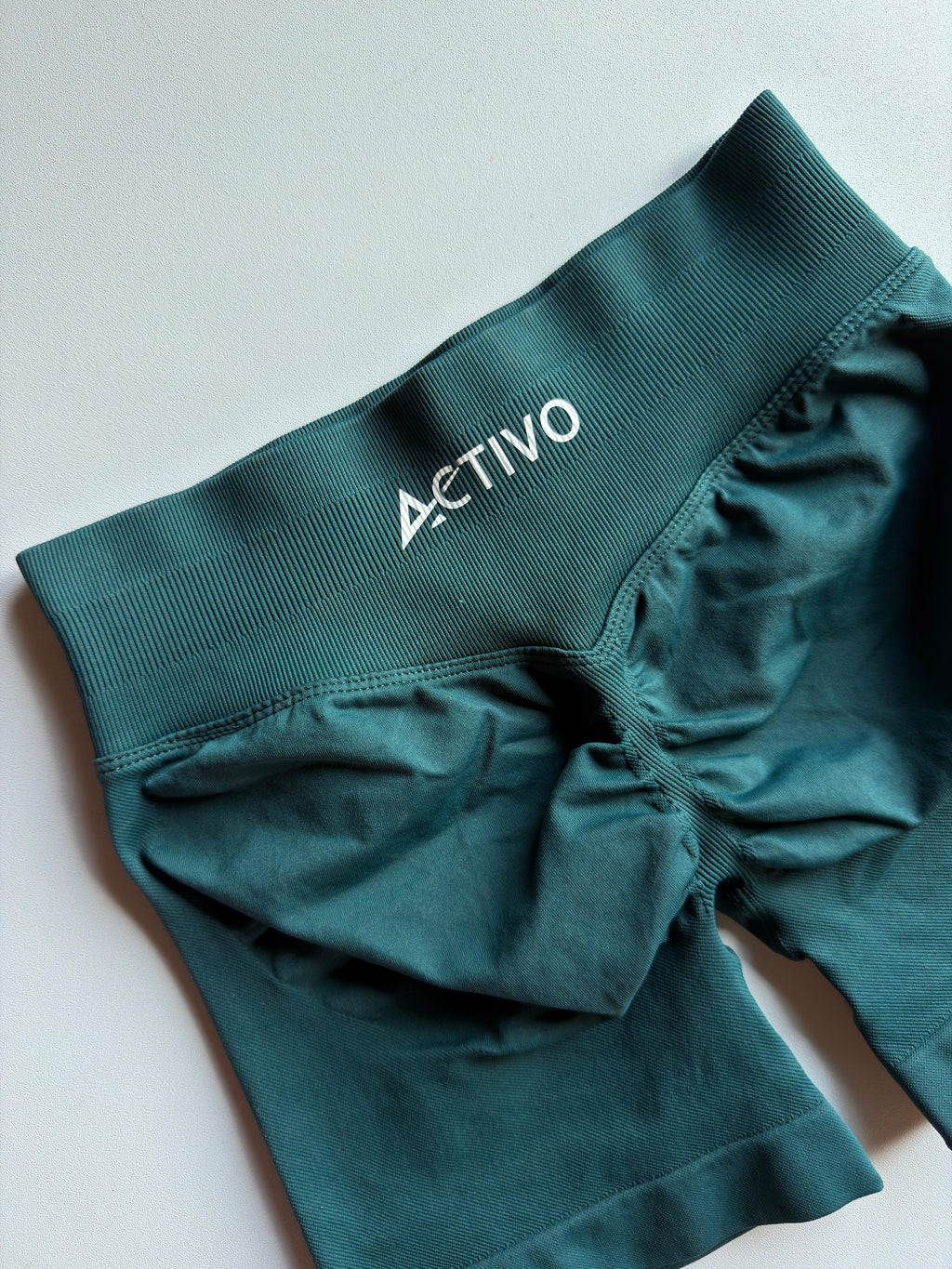 Vital mid-waist short