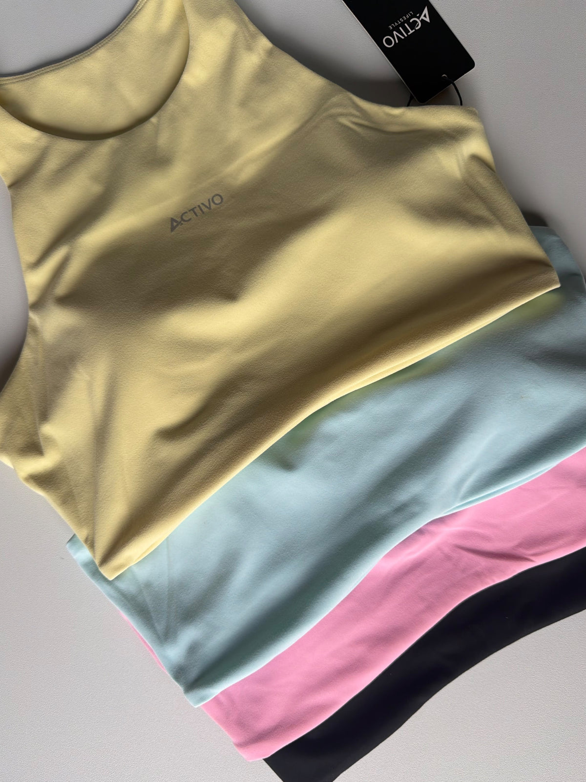 High neck sport bra