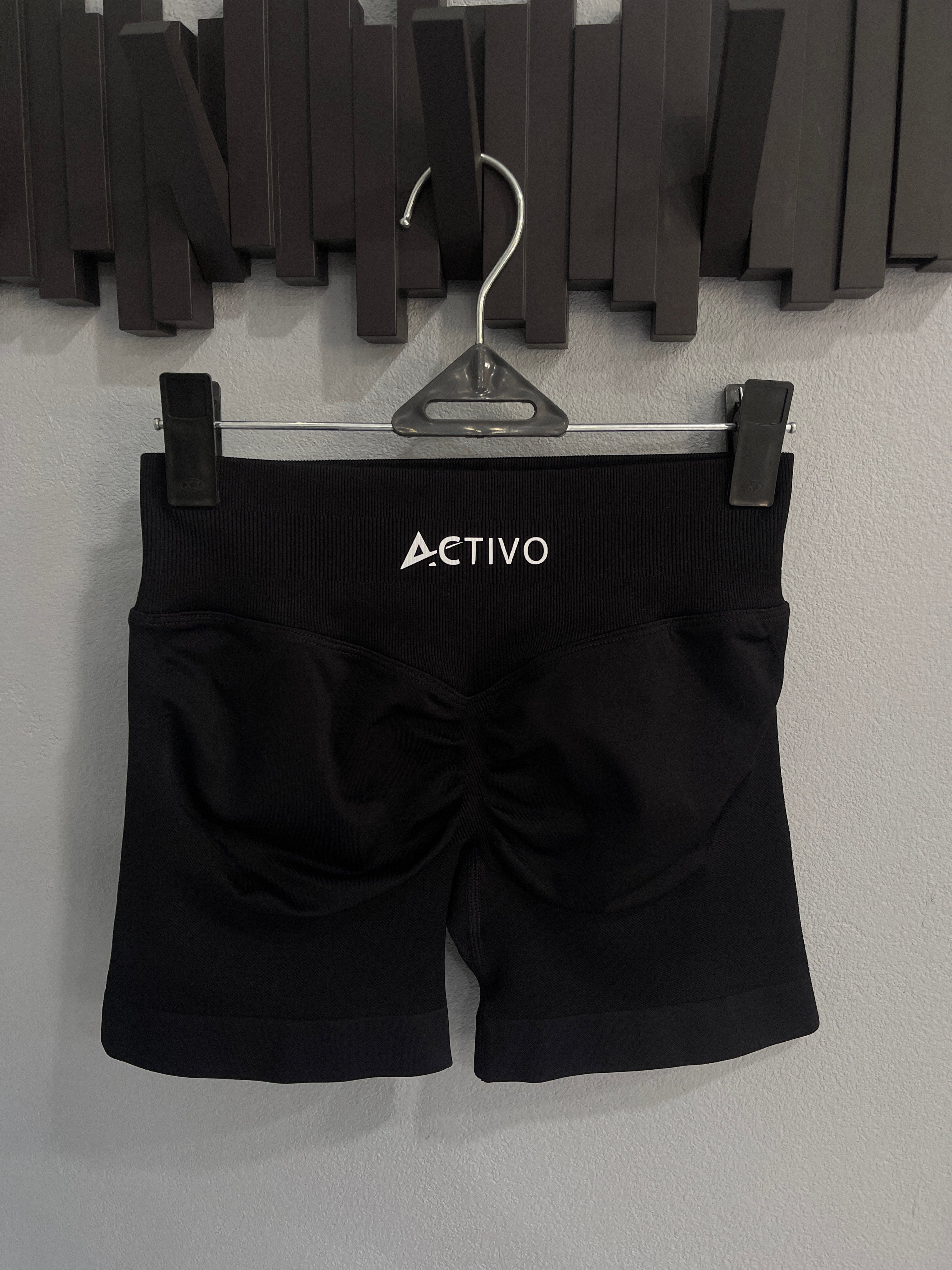 Activo mid-rise shorts