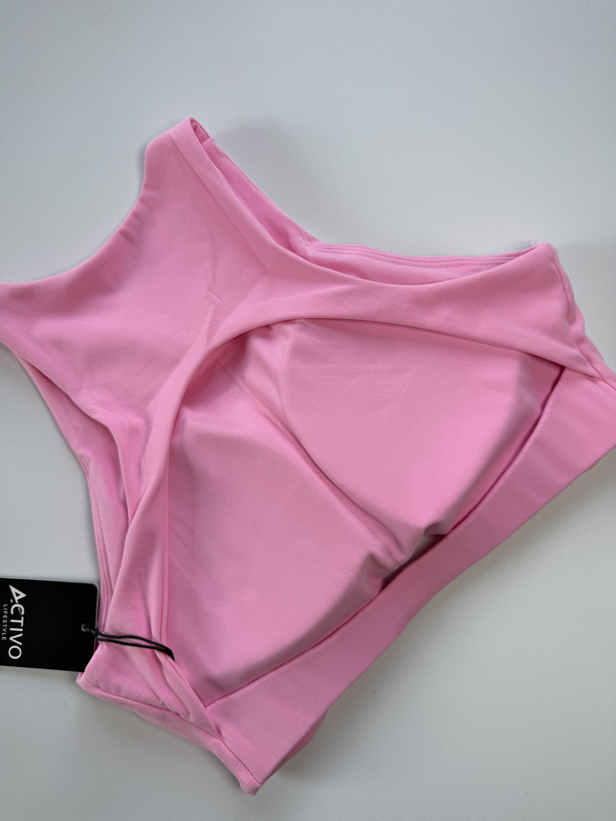 High neck sport bra