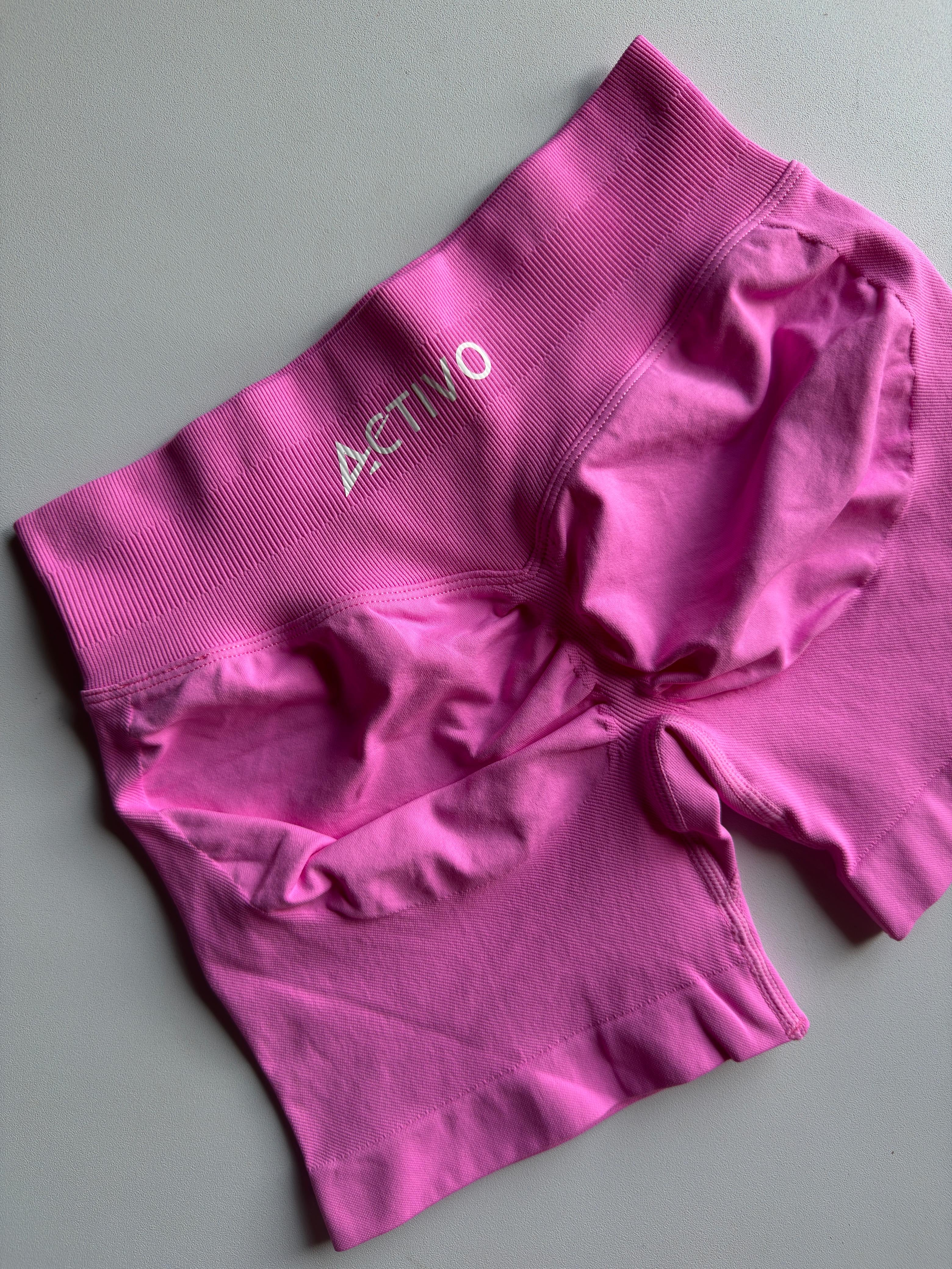 Vital mid-waist short