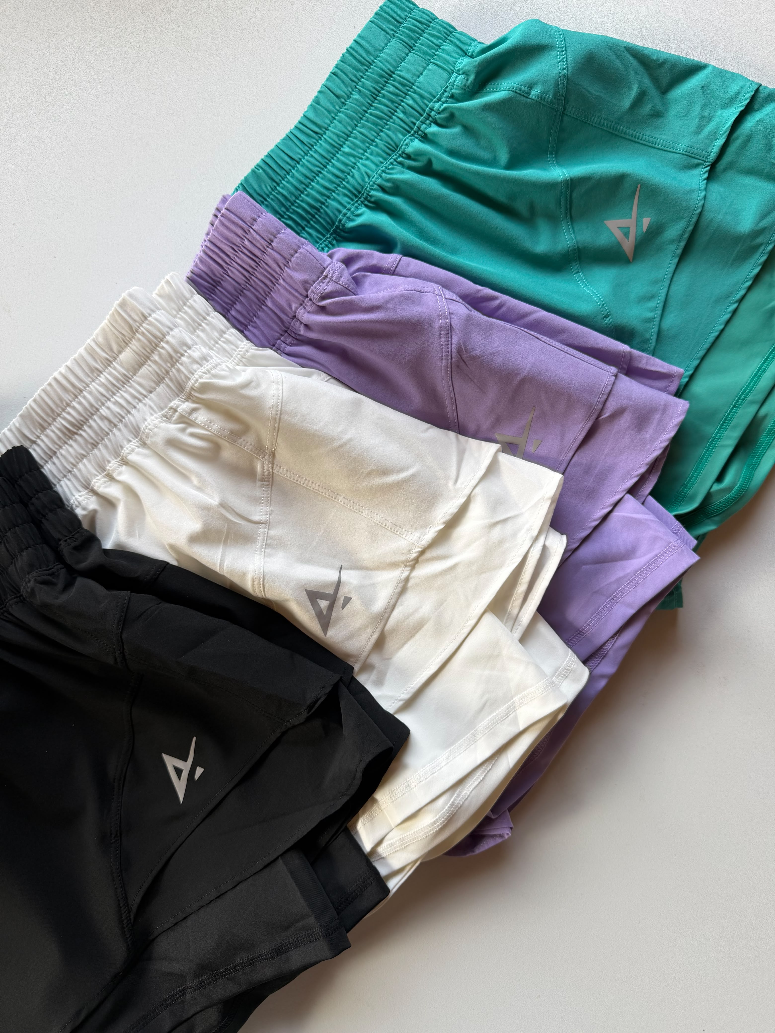 Activo flowy running short