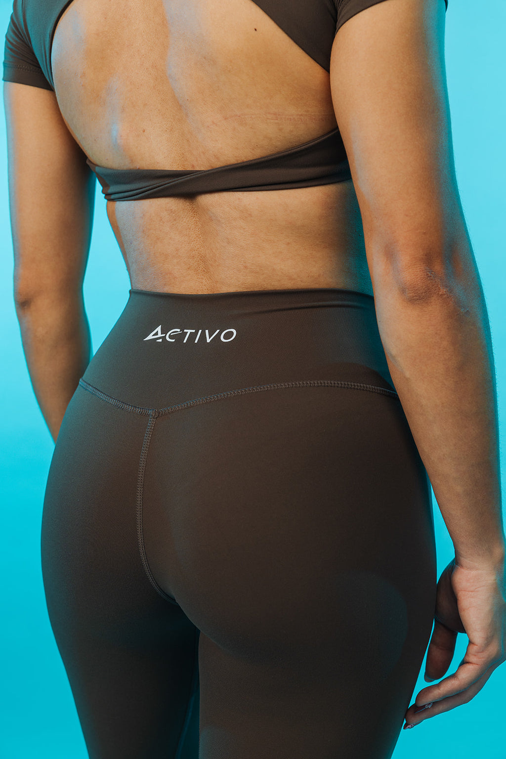 Soft twist criss-cross legging