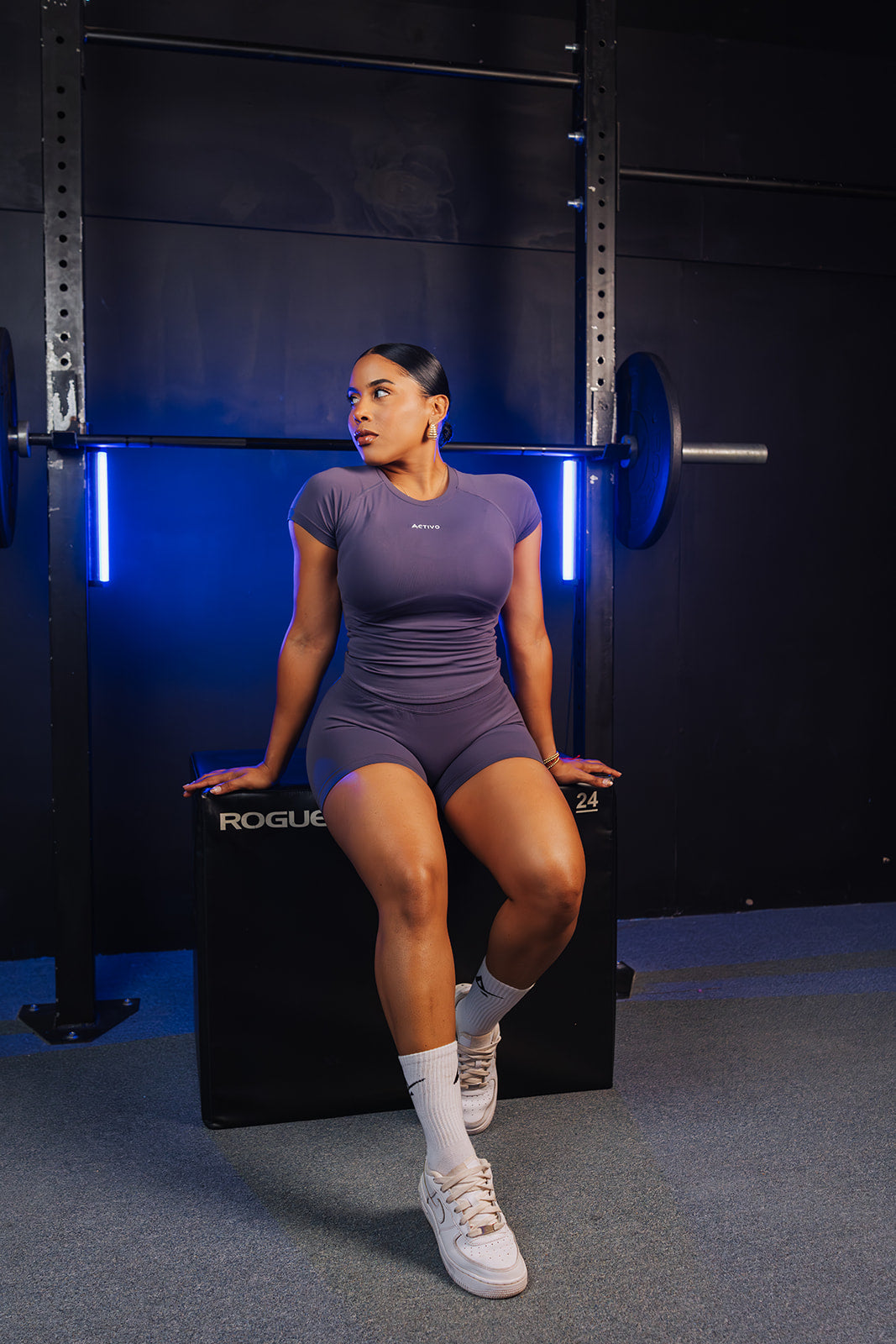 Signature mid-waist short