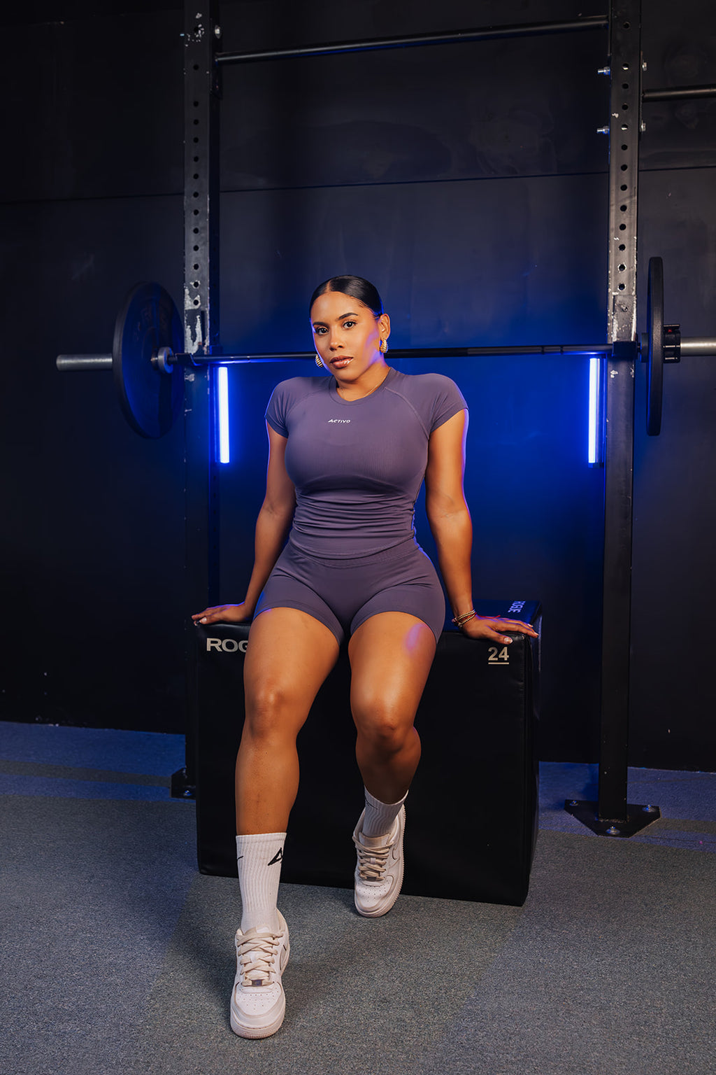 Signature mid-waist short