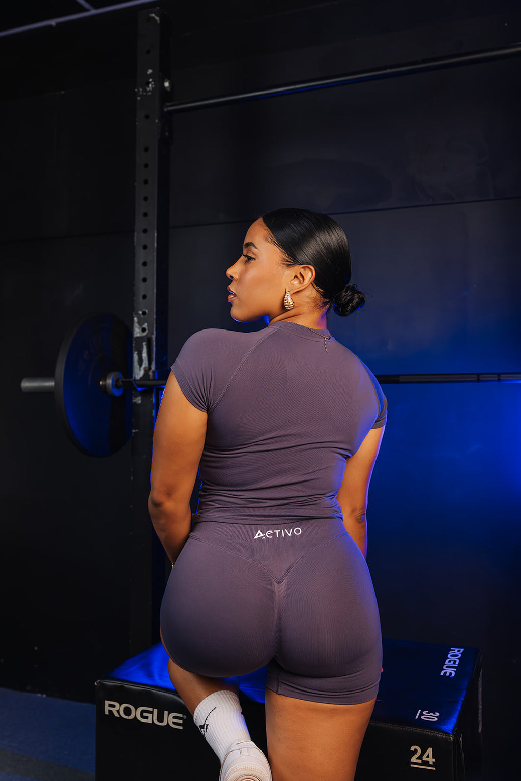 Signature mid-waist short