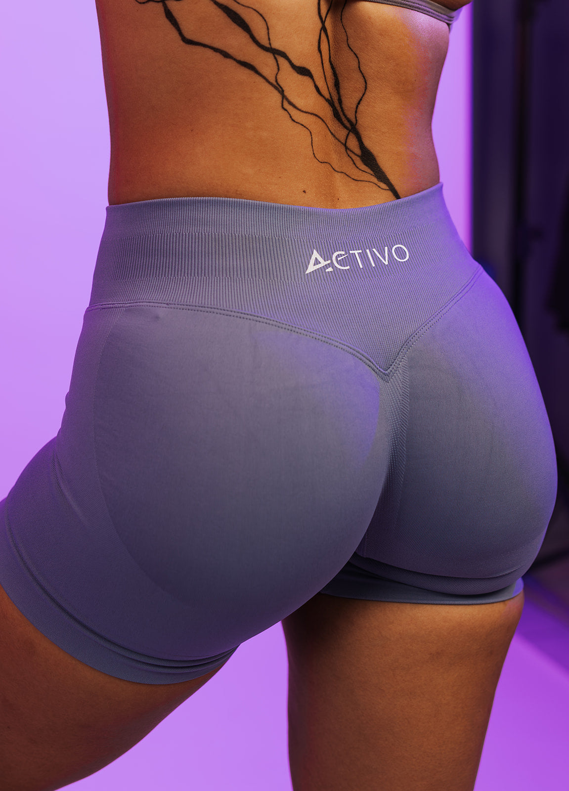 Essential mid-waist short
