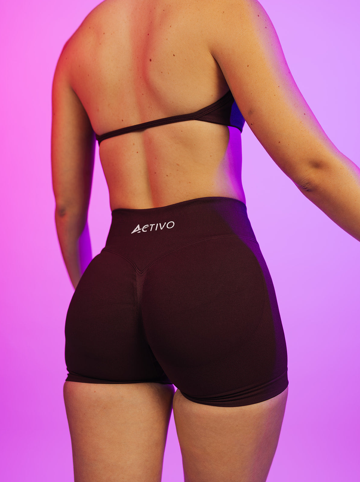 Essential mid-waist short