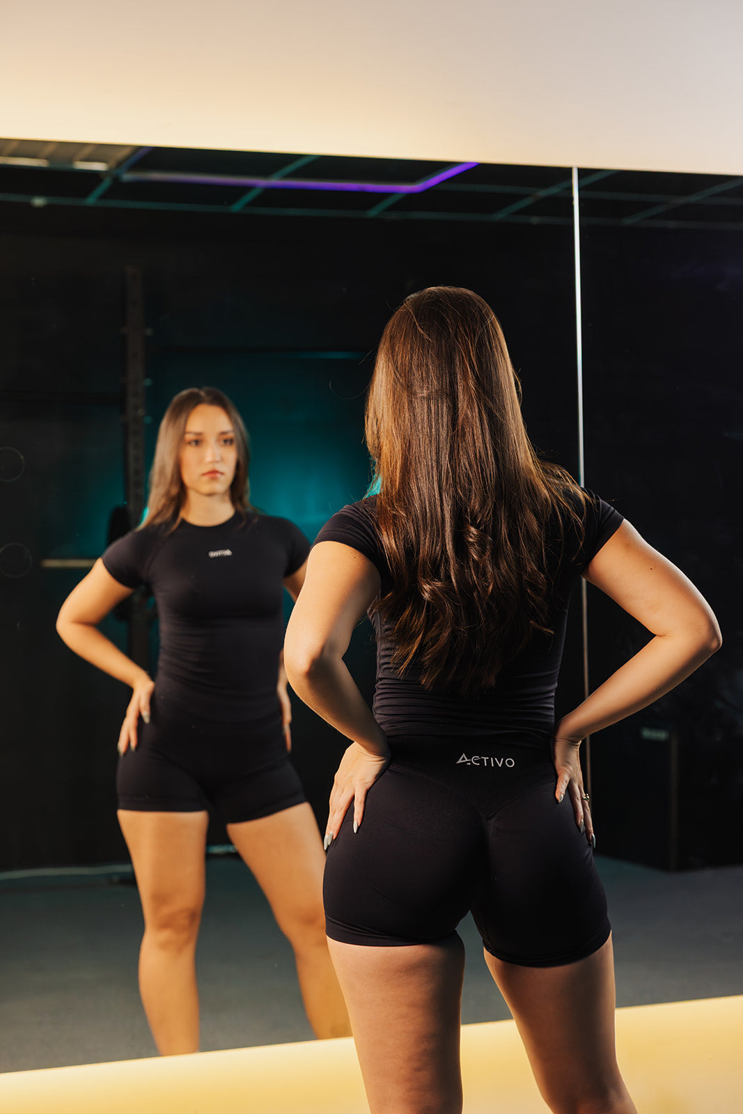 Signature mid-waist short