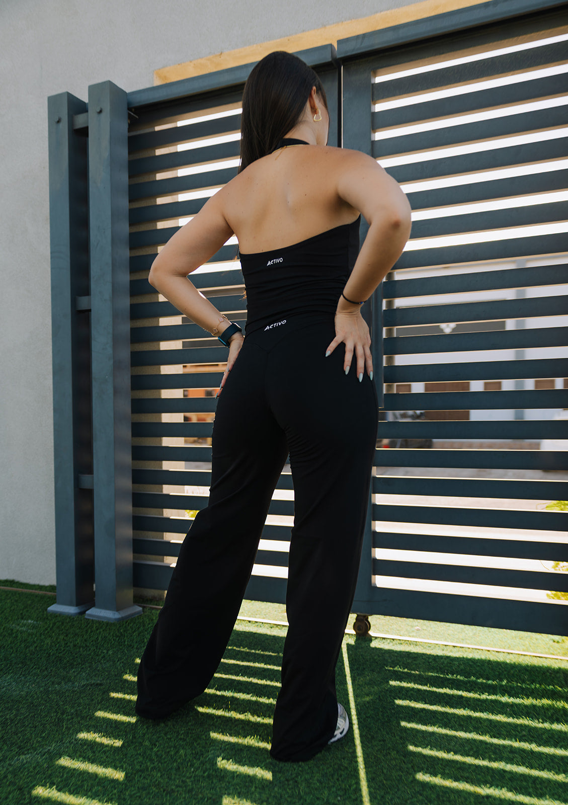 Flow halter top