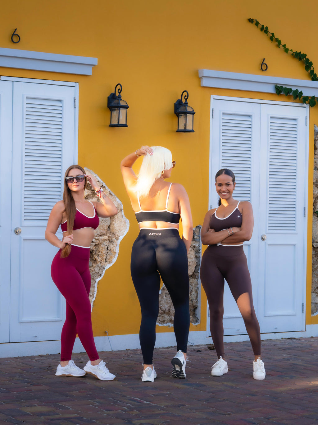 White outline Leggings