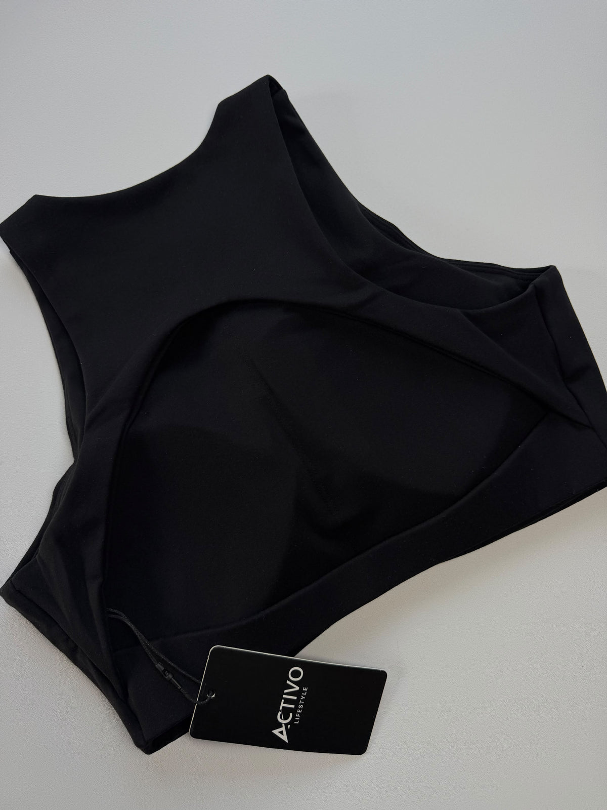 High neck sport bra